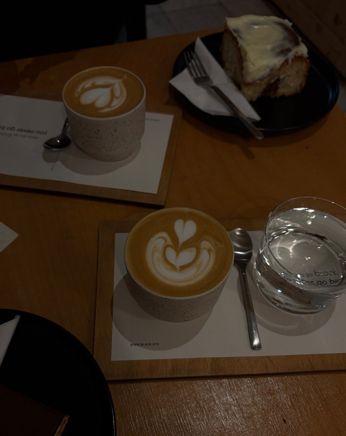 Káva v kaviarni Black