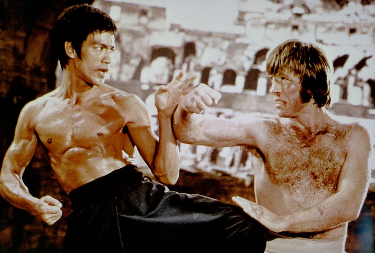 Chuck Norris a Bruce Lee vo filme Return of the Dragon.