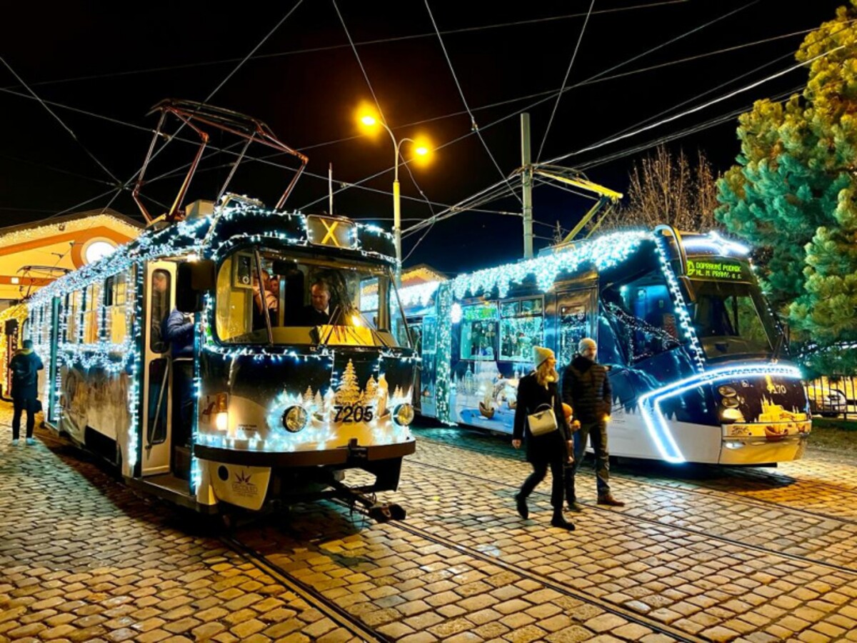 Zahájení provozu vánočních vozidel DPP.