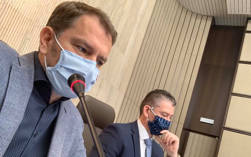 Matovič: Asi nie som vhodný typ na premiéra. Nakazil sa nám policajt, mne sa zježili chlpy a zahmlila optika.