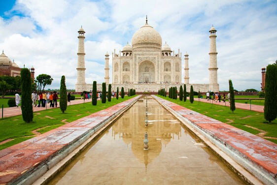 Tádž Mahal je monumentální pomník postavený v letech 1631 až 1648. Je vysoký 73 metrů. Ve které zemi ho najdeš?