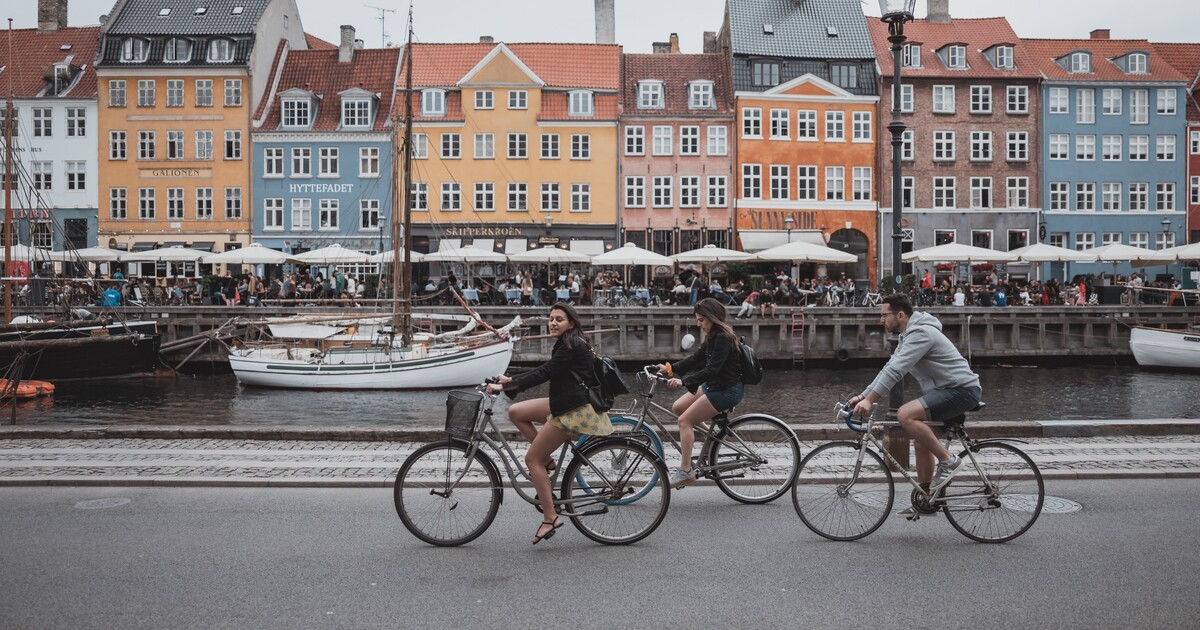 Tato země láká zaměstnance, aby vyměnili auta za kola. Zaplatí jim až 5 tisíc měsíčně
