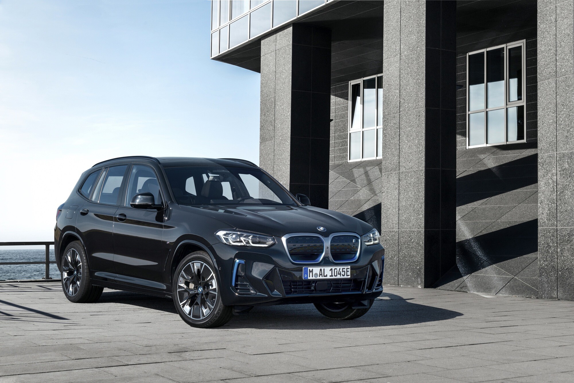 Iba rok po uvedení vstupuje elektrické BMW iX3 na trh v