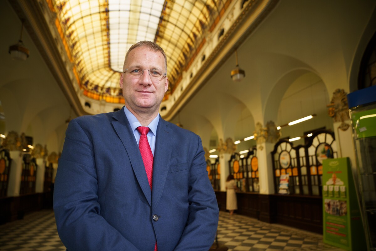Martin Ľupták je vo funkcii dva roky. Pracovne pendluje najmä medzi hlavnou poštou v Banskej Bystrici a Bratislavou.