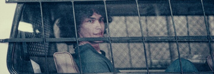 Night Stalker vraždil spiacich mužov a znásilňoval ich ženy. Na stehno starenky nakreslil rúžom pentagram