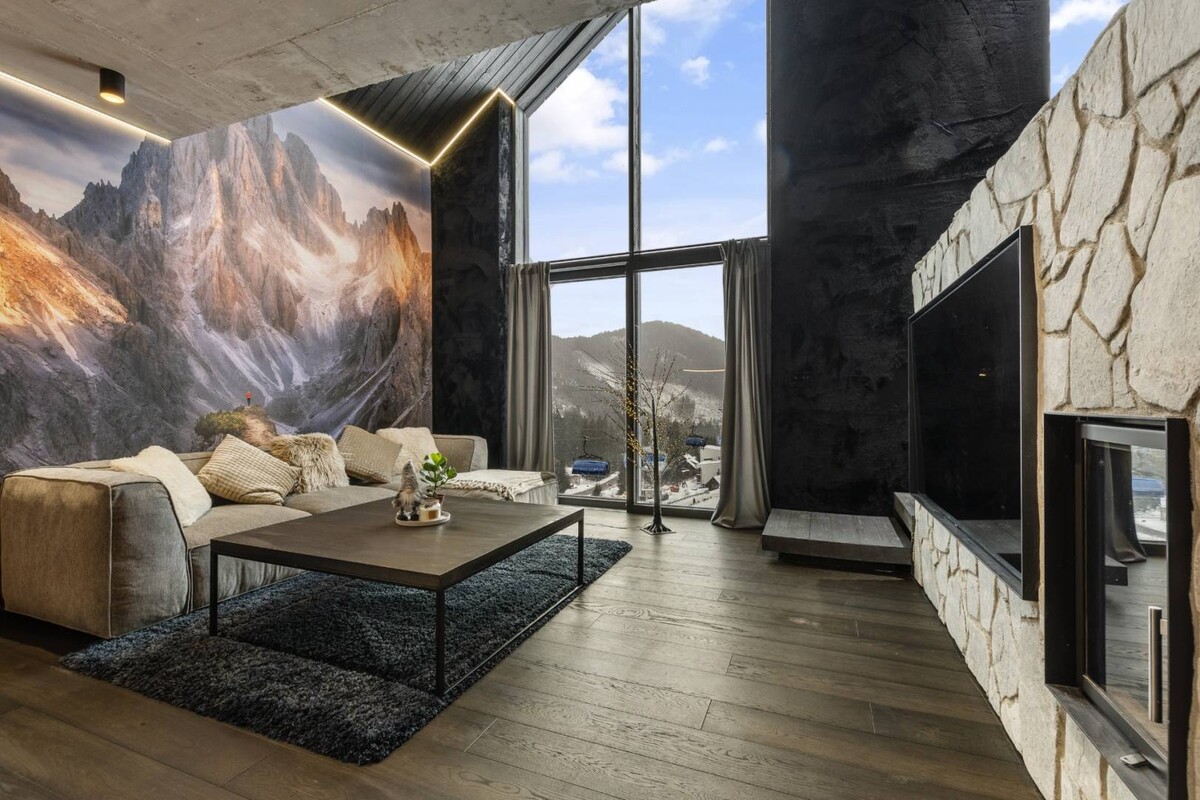 Takto vyzerá jeden z najkrajších apartmánov v lyžiarskom stredisku Jasná. Mezonet ponúka dokonalú polohu a nadčasový dizajn.