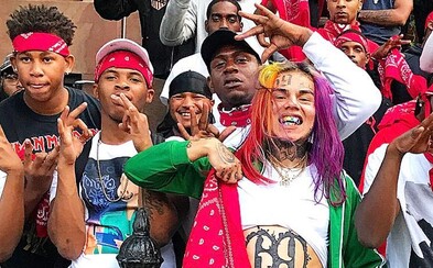 6ix9ine bude pravděpodobně doma do Vánoc. Soud vyhověl jeho žádosti, aby se na verdikt nemuselo čekat do příštího roku 6ix9ine bude pravděpodobně doma do Vánoc. Soud vyhověl jeho žádosti, aby se na verdikt nemuselo čekat do příštího roku