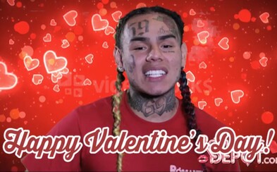 6ix9ine nahrál před uvězněním reklamu pro sex shop o týrání žen. Zdůrazňuje respekt a důstojné chování k něžnému pohlaví 6ix9ine nahrál před uvězněním reklamu pro sex shop o týrání žen. Zdůrazňuje respekt a důstojné chování k něžnému pohlaví