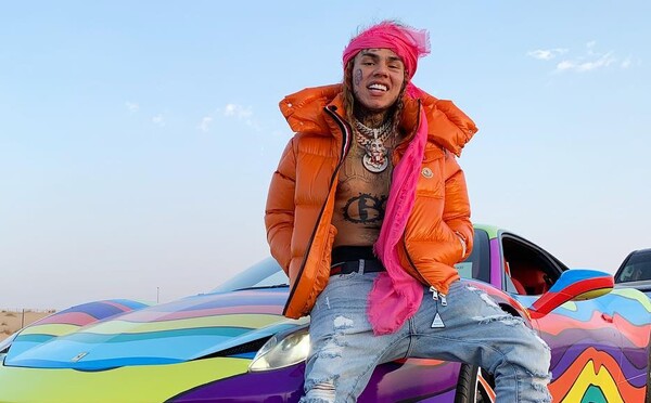 6ix9ine s políciou spolupracoval ešte pred zatknutím, ako dieťa sa živil dílovaním drog. Polícia zverejnila informácie z obžaloby