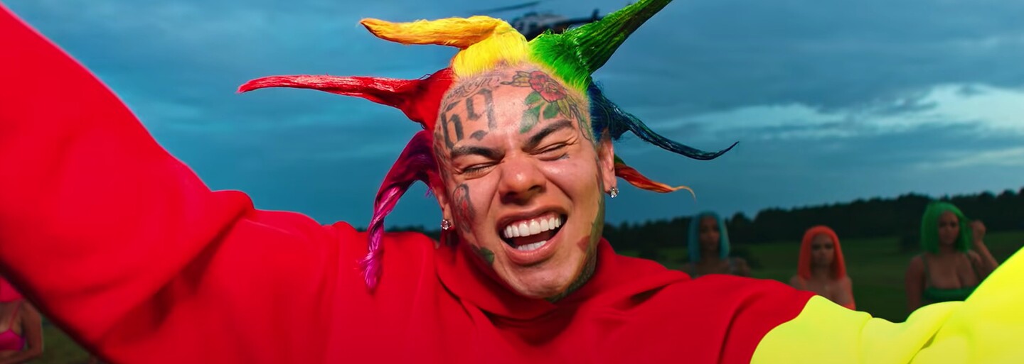 6ix9ine sa pokúsil spraviť z udavačstva umenie. Neúspešne