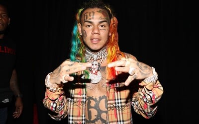 6ix9ine skončil v rovnakom väzení ako Diddy. Úradom došla s raperom trpezlivosť