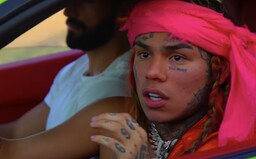 6ix9ine údajne čelí žalobe za jeden z najväčších hitov. Vraj ukradol celé intro