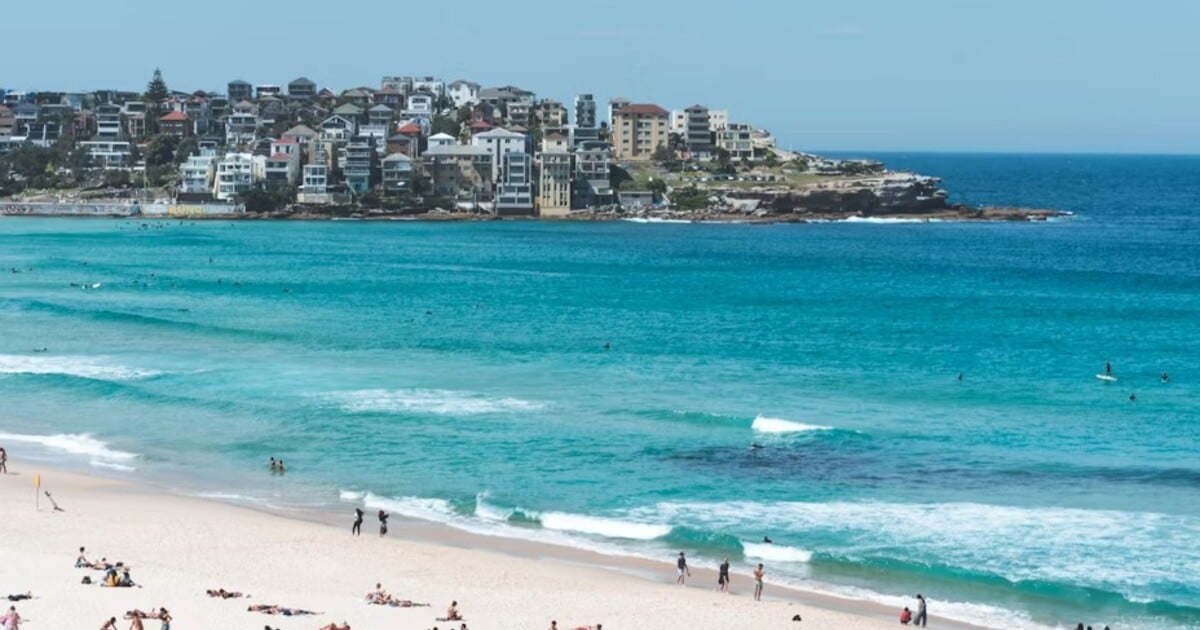 AKTUÁLNĚ: Střelba na pláži v Sydney: Útočníci zabili nejméně 10 lidí, policie je zadržela