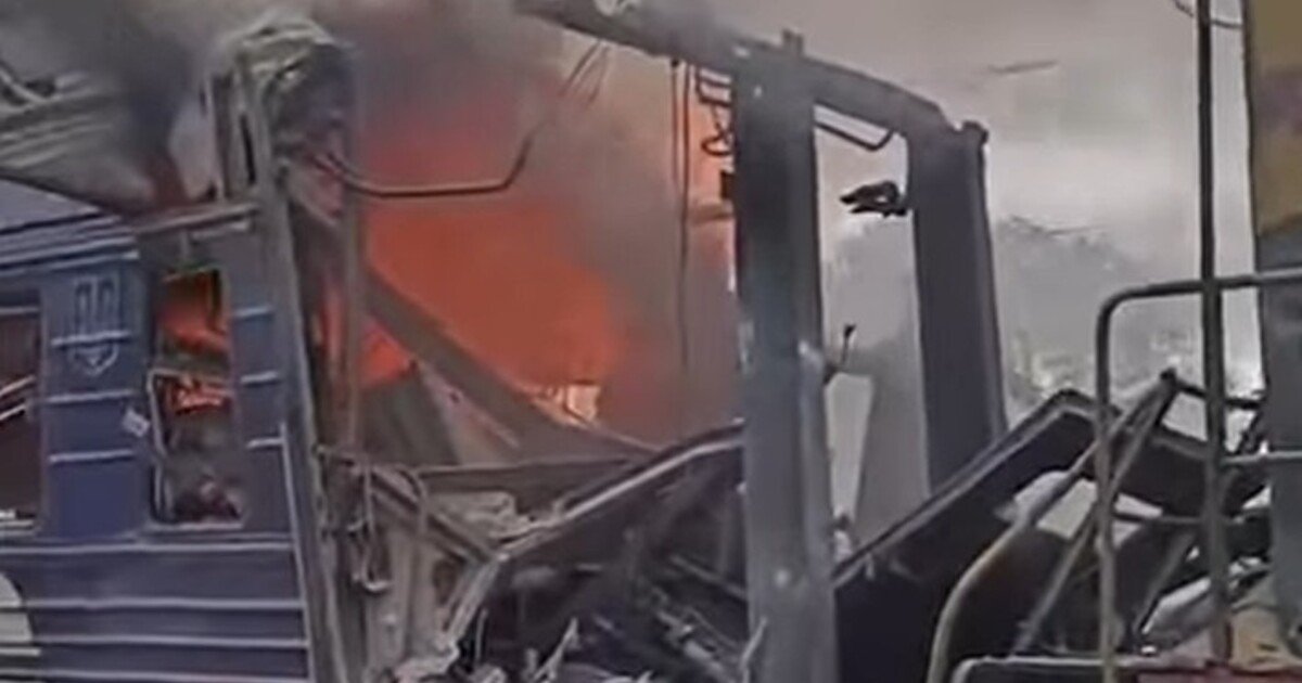 AKTUÁLNĚ: Rusové na Ukrajině zasáhli dronem osobní vlak. Na místě je mnoho zraněných