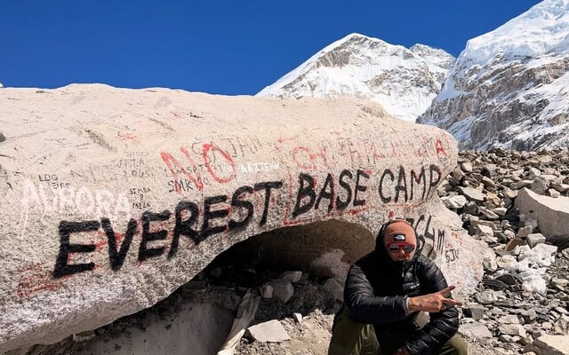 Kauza s graffiti na Mount Evereste pokračuje. Do Separa sa pustil známy zahraničný influencer a sprievodca