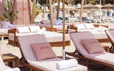 7 luxusných beach klubov módnych značiek: za drink zaplatíš 32 eur, za cestoviny s krabom 180 eur. Dôležitý je dress-code
