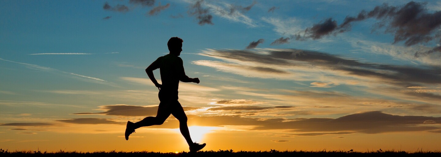 7 maratónov na 7 kontinentoch za jediný týždeň. Aktívna 70-ročná babička získala parádnym kúskom uznanie naprieč celým svetom