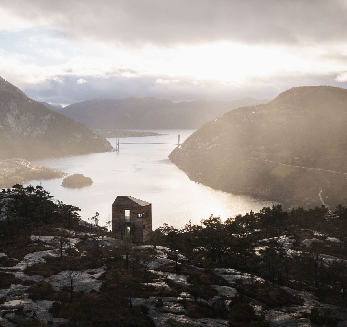 Nórsky fjord Lysefjorden je dlhý 42 kilometrov. 