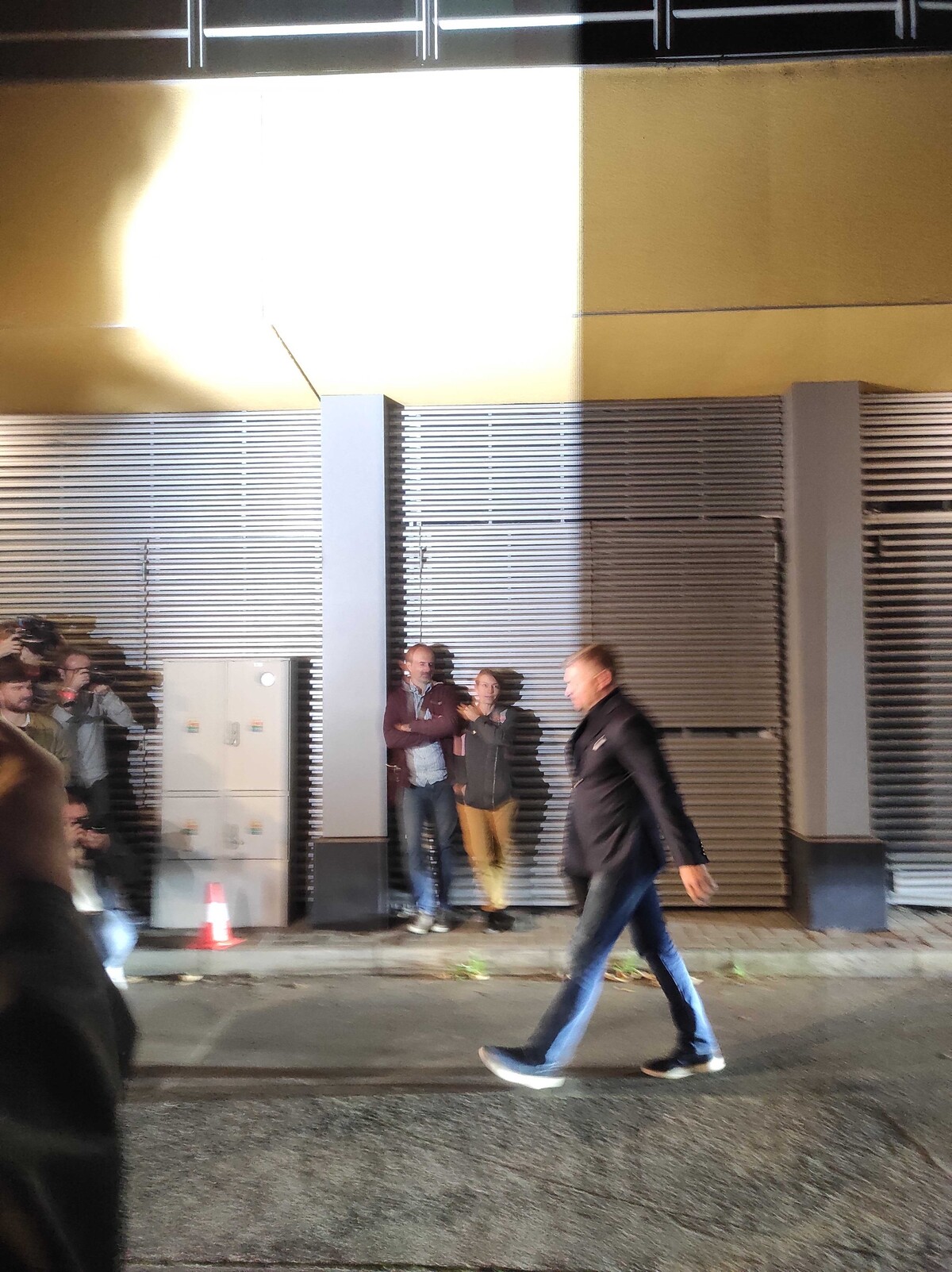 Robert Fico prichádza do centrály Smeru.