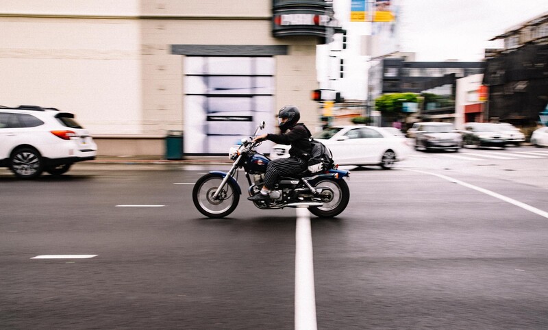 Môže vodič auta (s vodičským oprávnením typu B) riadiť motocykel?