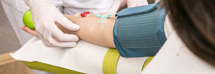 Uklízení kanálů nebo mytí nohou jako brigáda? K penězům se dá přijít i snadněji