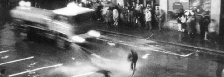 Organizátor Sviečkovej manifestácie: Ľudí polievali vodnými delami a bili obuškami, no po hodine boli víťazmi aj tak oni