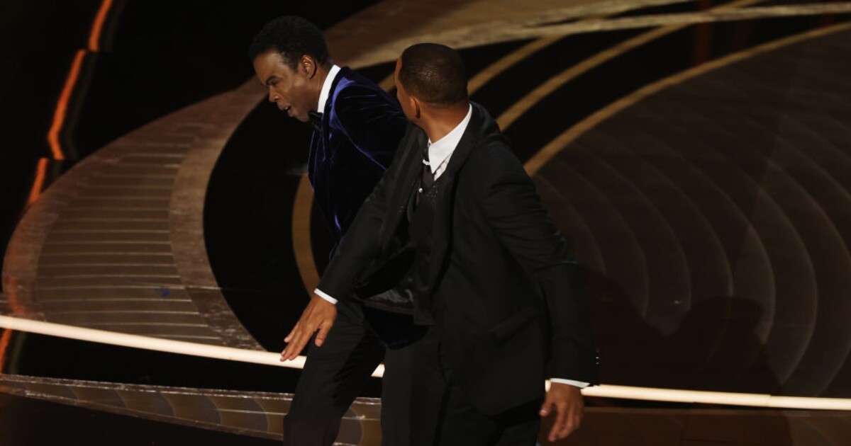 Facka Willa Smithe bavila i na letošních Oscarech. Toto jsou všechny momenty, kdy se o ní vtipkovalo