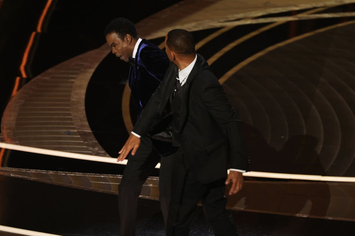 Will Smith uštedril na udeľovaní Oscarov facku moderátorovi Chrisovi Rockovi za to, že si uťahoval z jeho manželky Jady.