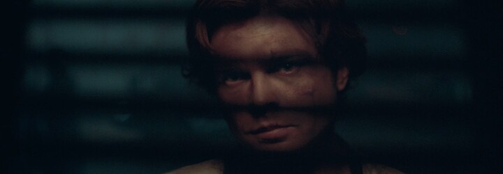 Han Solo, Chewie a ďalšie kľúčové postavy očakávaného Star Wars spin-offu boli zvečnené na skutočne vydarených plagátoch