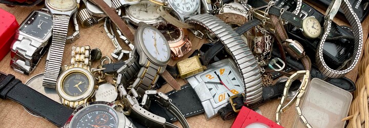 Kam na blešák: Mostecké bleší trhy jsou rájem pro milovníky vintage oblečení. Pořídit tu můžeš i svatební šaty