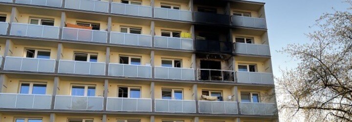 V Kopřivnici hořelo v domově seniorů. Na místě byli dva zranění, 54 osob hasiči evakuovali