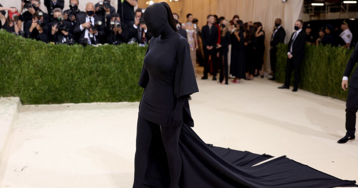 KVÍZ: Uhodneš, komu patří tyto outfity z červeného koberce?