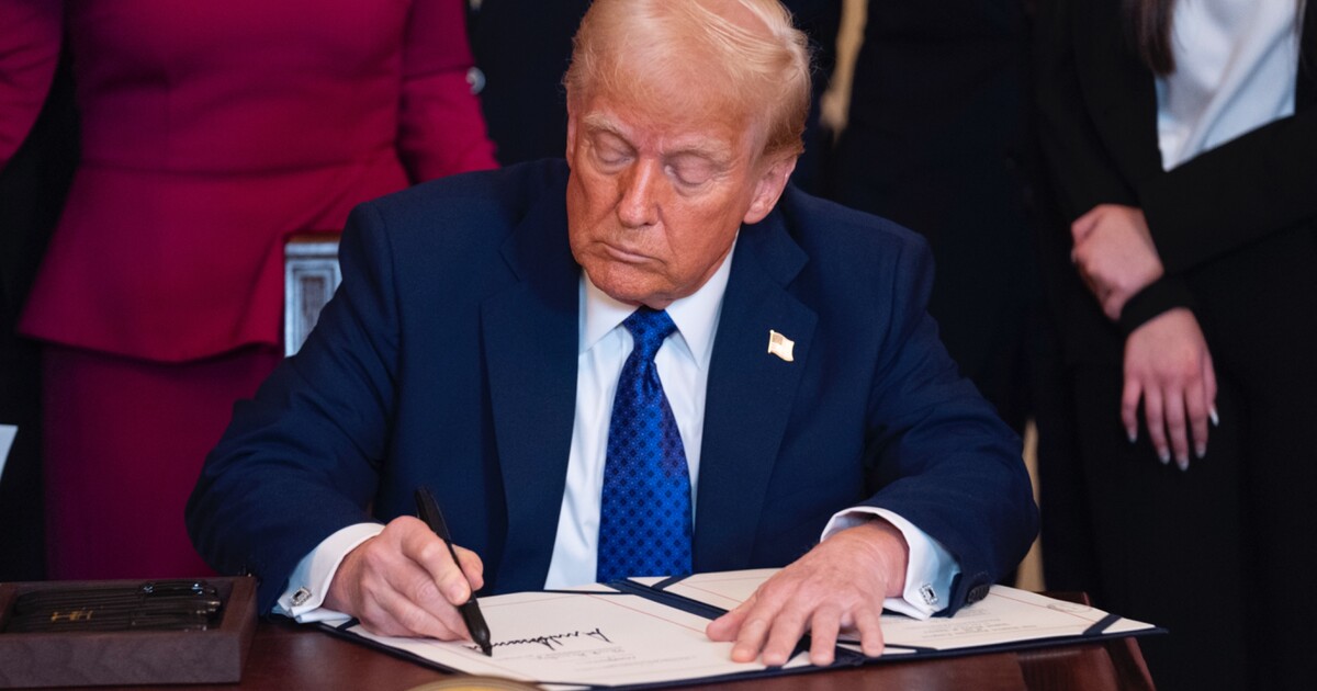 Trump znovu naplní věznici Guantánamo. Pošle do ní až 30 tisíc uprchlíků a uprchlic