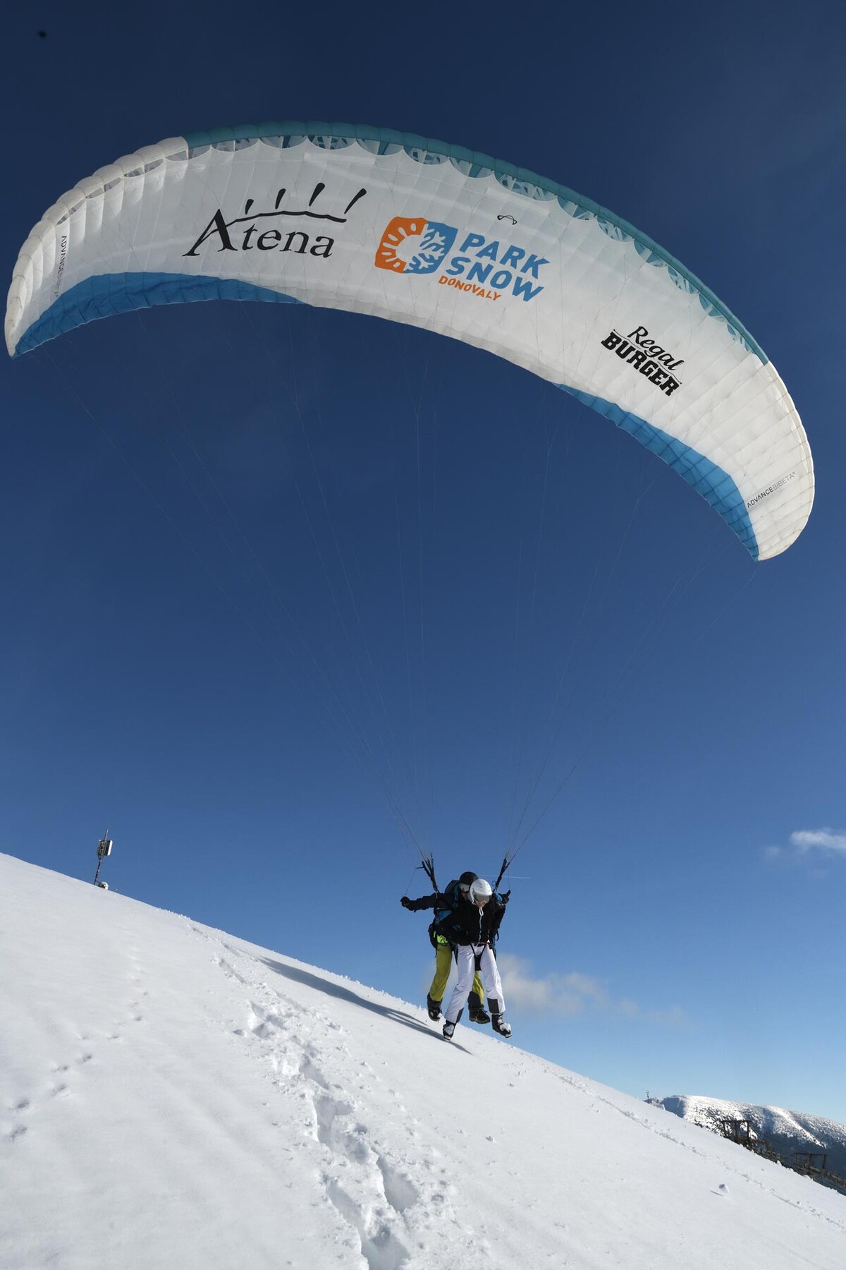 tandem paragliding