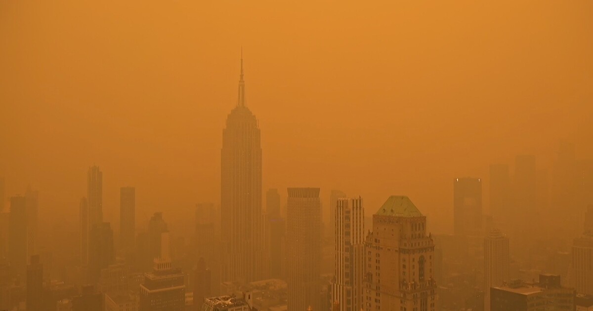 Jak z apokalyptického filmu: New York se dusí smogem, do americké metropole doputoval kouř z kanadských požárů