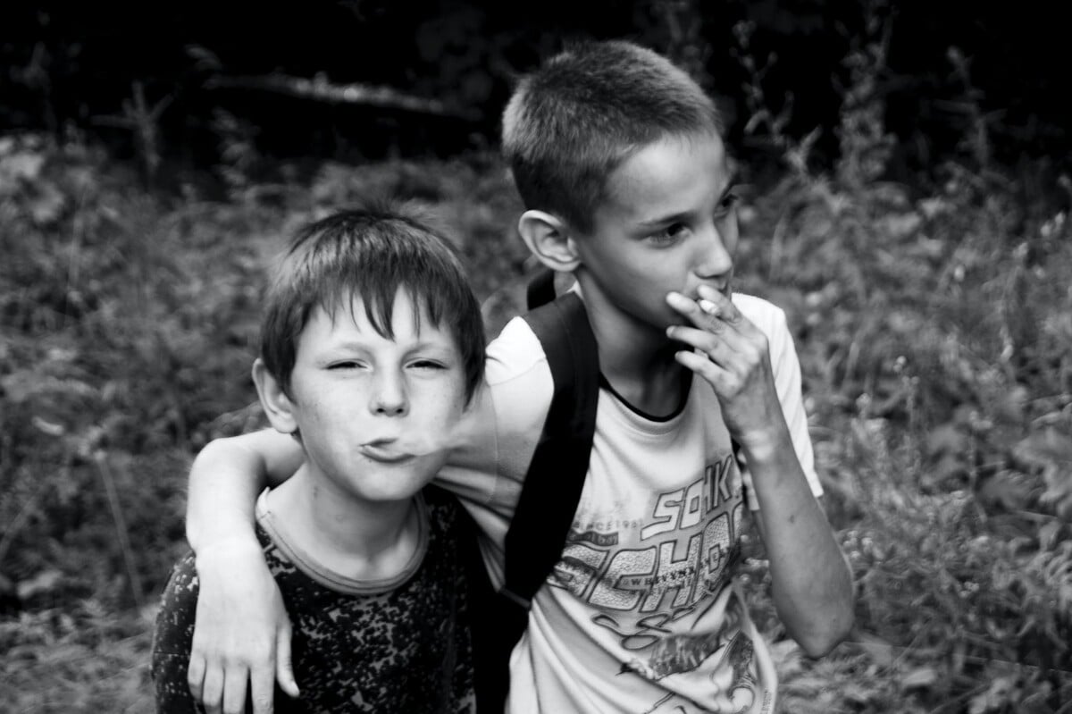 deti, deti fajčia, fajčiace deti, cigarety,