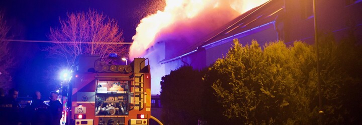 Požár v Olomouci: Hořel rodinný dům, lidé se otrávili kouřem. Škoda je minimálně pět milionů