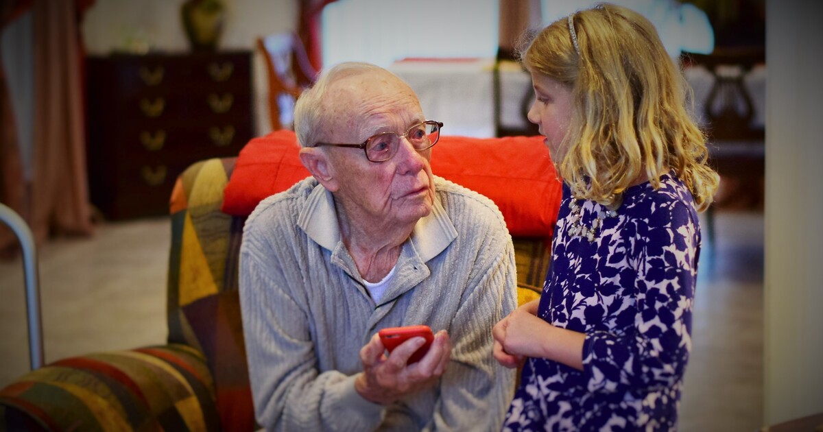 Vláda plánuje zvýšení příspěvku na péči. Kde o něj požádat?