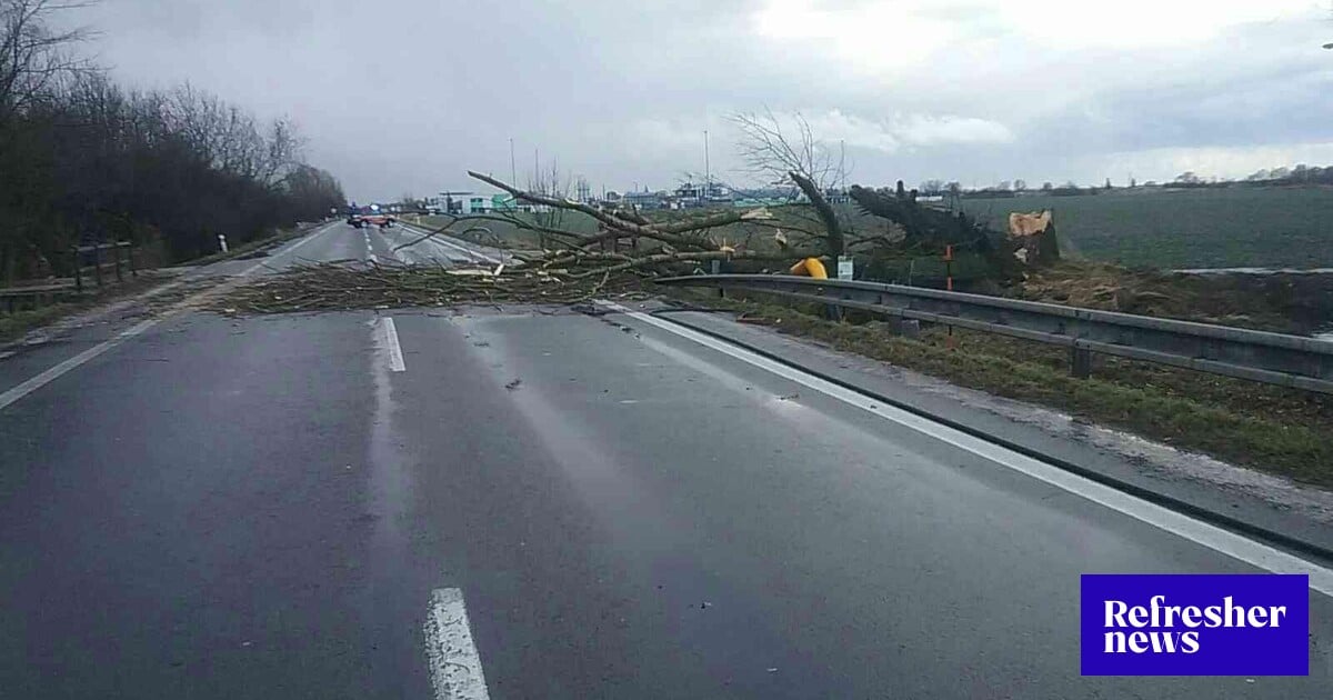NA SLOVENSKU UDRIE EXTRÉMNY VIETOR: SHMÚ vydal výstrahy v týchto ...