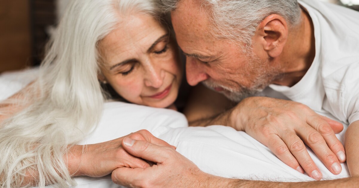 Senioři a seniorky by měli mít sex! Je prospěšný pro jejich zdraví, ukazuje nová studie