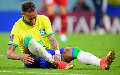 MS 2022 v Kataru: Neymar si v zápase se Srbskem poranil vazy v kotníku. Další účast na turnaji je nejistá.