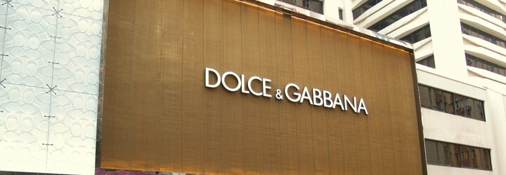 Dolce & Gabbana označili v Číne za rasistov, módnu prehliadku museli odložiť