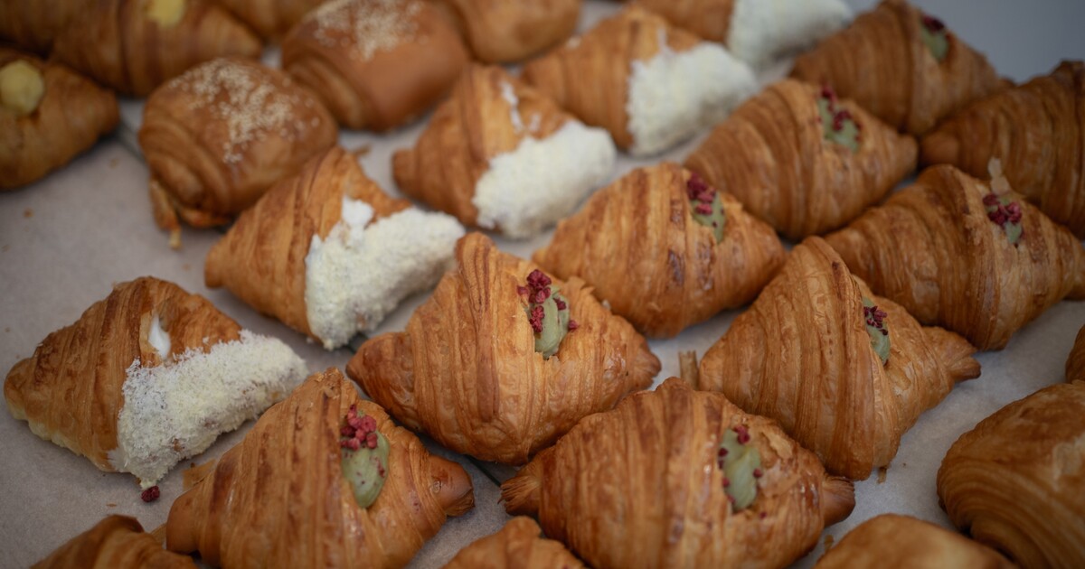 Našli jsme v Praze ty nejlepší croissanty. Konečně víme, kde si dáš do pusy máslové nebe