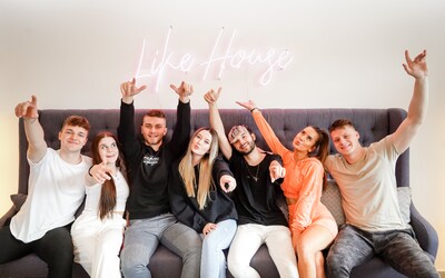Like House si odbyl svoji premiéru. Anna Šulc tvůrcům poslala klaunské emoji.