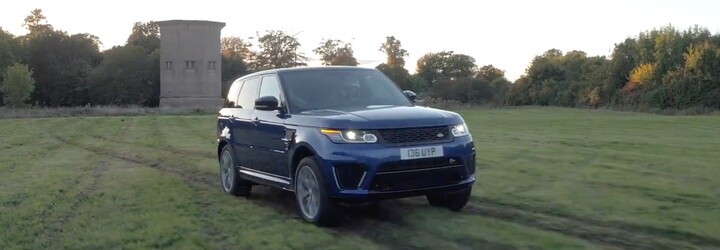 Jak se dokáže 550koňový Range Rover Sport SVR při akceleraci poprat s různými druhy povrchů?