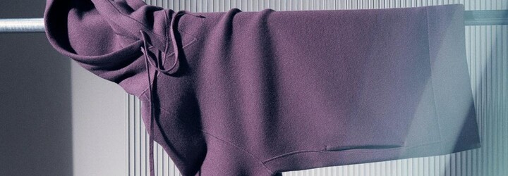 COS, Theory i Uniqlo. Tyto značky mají nejlepší základní modely triček, svetrů, košil či džín