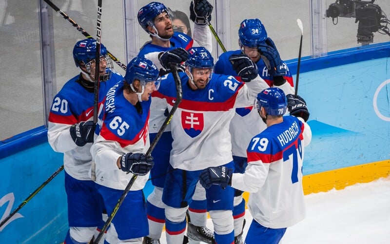 ZOH 2022 V PEKINGU: Slováci otočili zápas s USA a postúpili do semifinále.