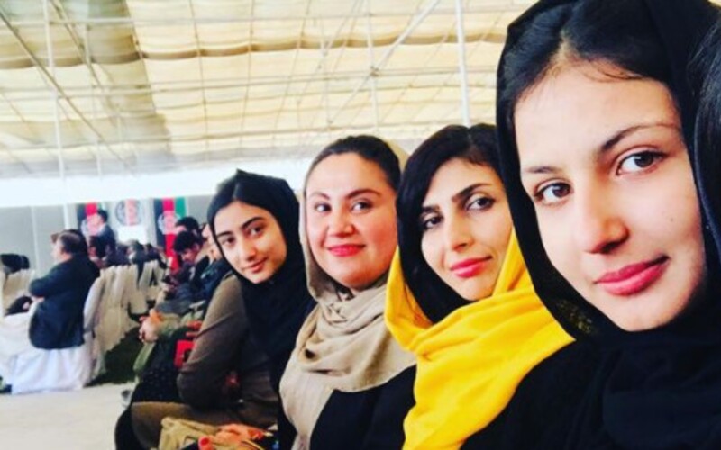 Afganský čisto ženský tím mladých konštruktérok je v bezpečí v Katare. Minulý rok vyvinuli pľúcnu ventiláciu z autoodpadu.