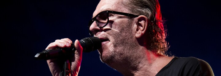 Tvoriť mu pomáhala marihuana, spieval nahý na pódiu, trpí maniodepresiou. Legendárny spevák Richard Müller oslavuje narodeniny