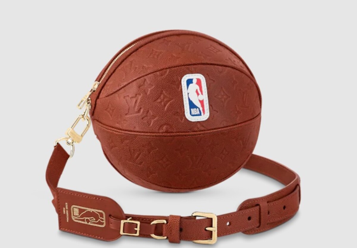Ball in Basket od LV x NBA.